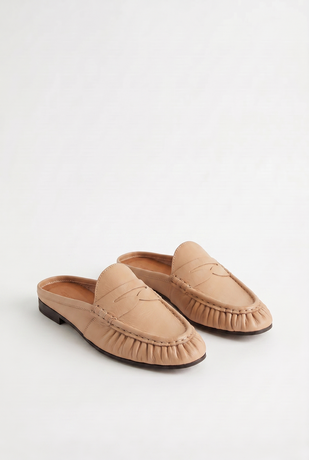Calzoria camel deri penny mule açık topuk