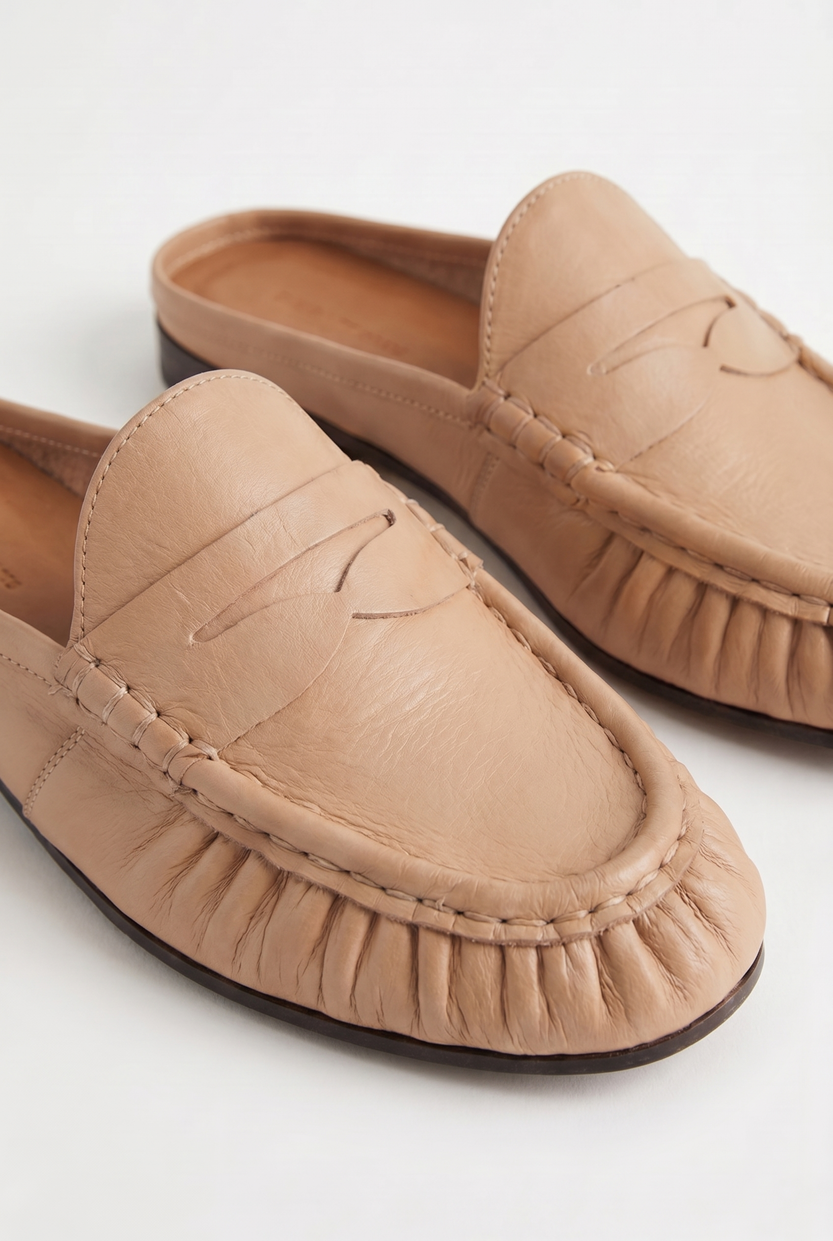 Calzoria camel deri penny mule açık topuk