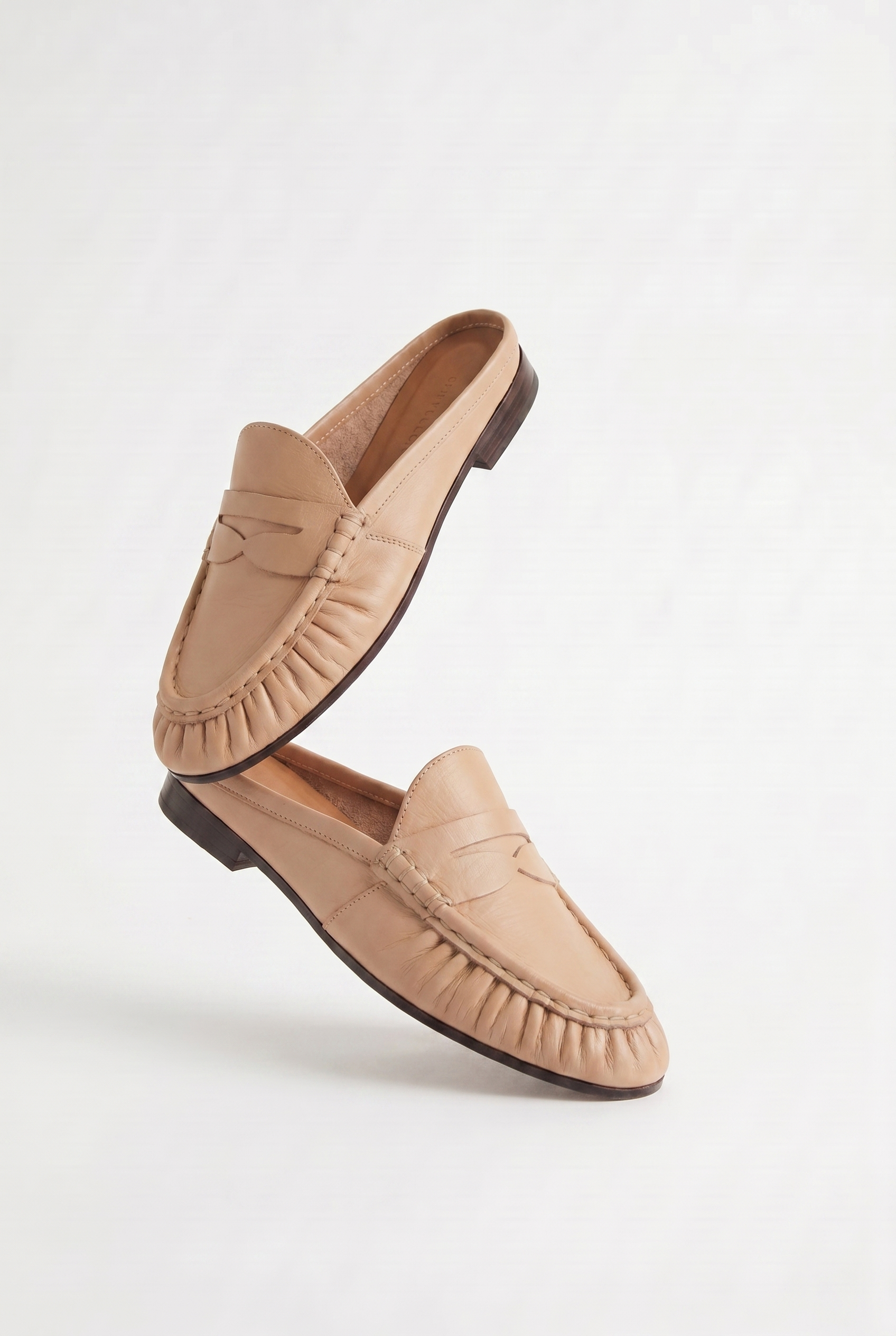 Calzoria camel deri penny mule açık topuk