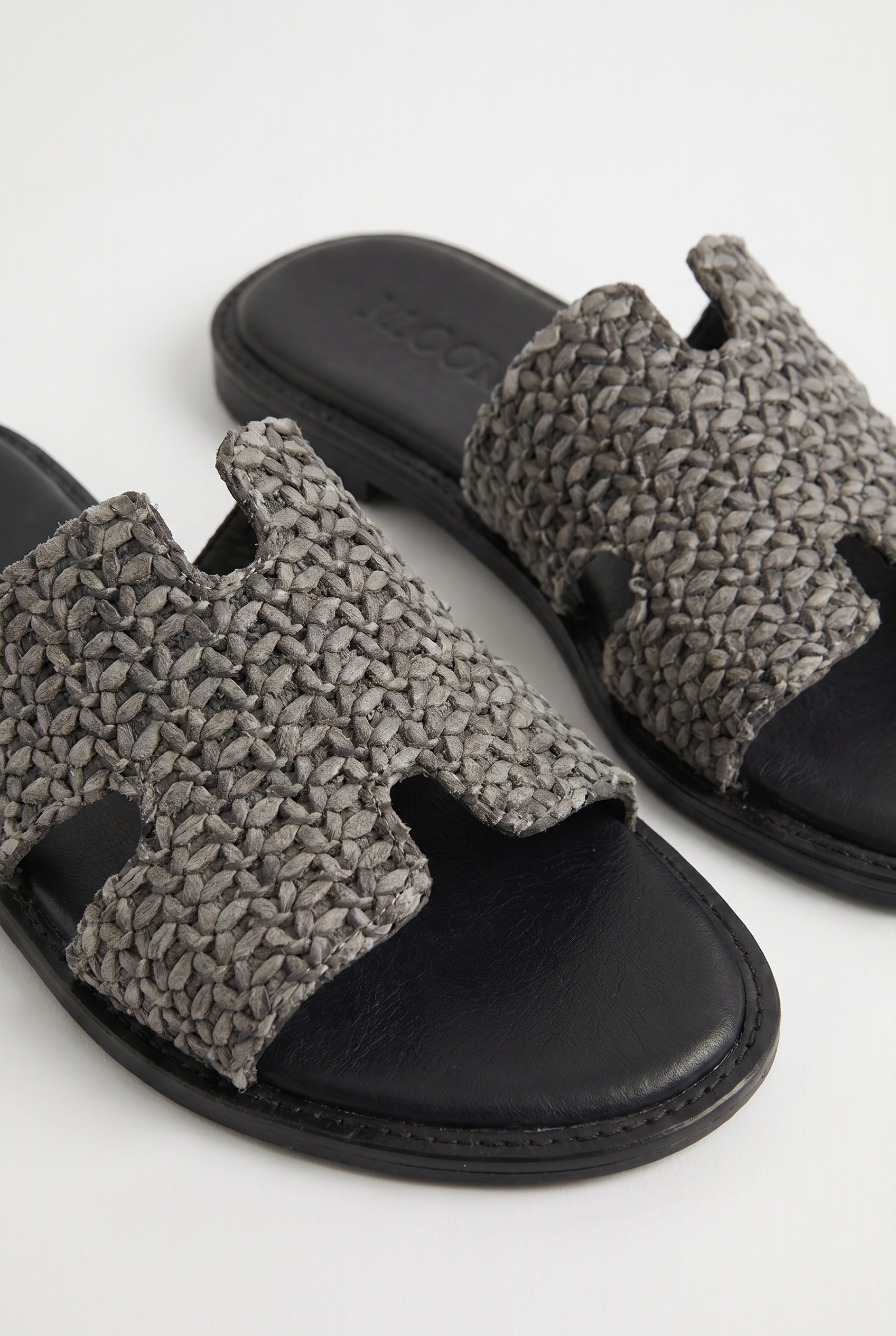 Calzoria gri örgü rafya H-slide sandalet siyah taban