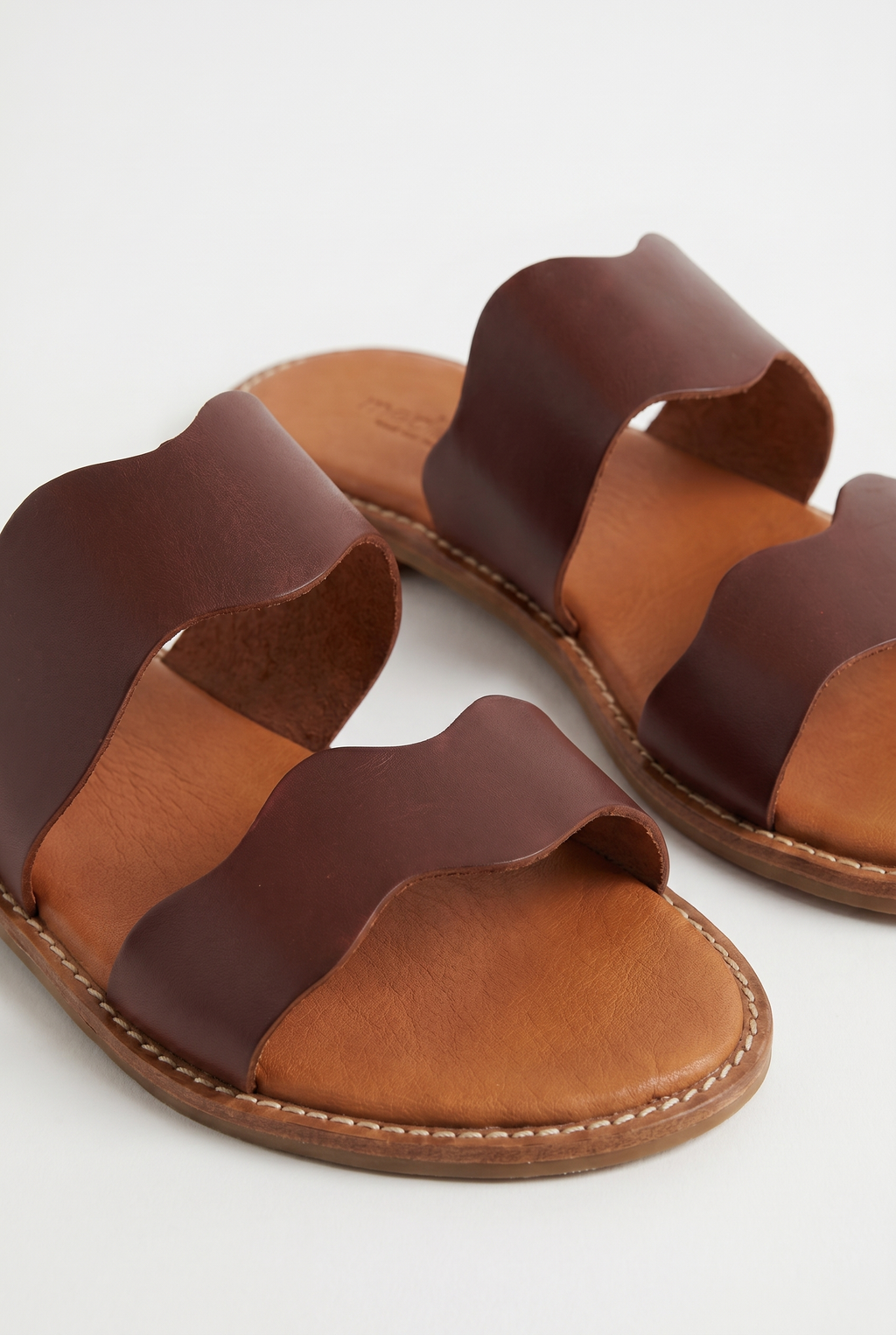 Calzoria koyu kahve dalgalı çift şeritli deri slide sandalet
